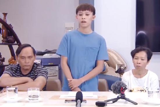 Hồ Văn Cường đăng clip xin lỗi, người xem xót xa: 'Em có lỗi gì?'