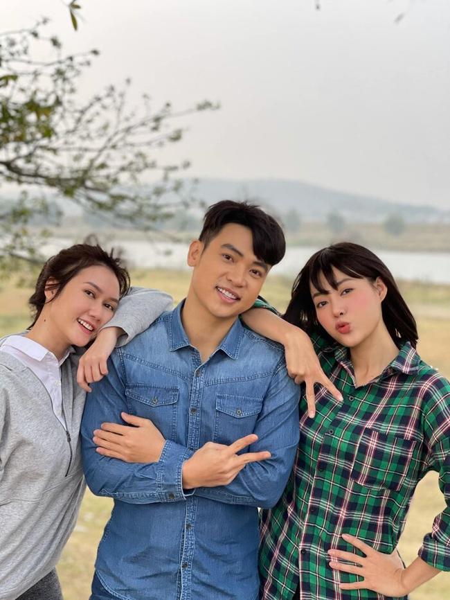 Trong phim "Mùa hoa tìm lại", ngoài Lệ thì người bạn thân tên Tuyết (Hương Giang) cũng là một nhân vật quan trọng.