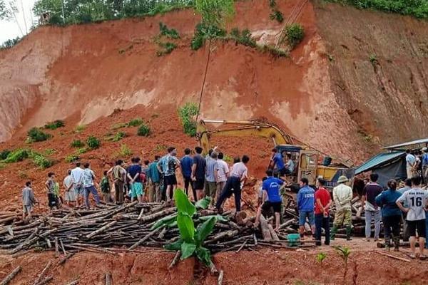 Hà Nội công bố tình huống khẩn cấp vì sạt lở kè, chân đê ở 4 huyện-2
