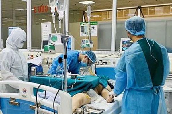 Nam sinh 22 tuổi ở Long An mắc Covid-19 rất nặng, anh trai cũng có thể phải đặt ECMO-1