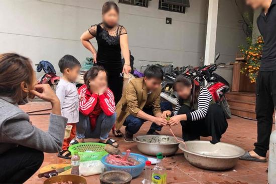 Tụ tập ăn giỗ cùng F0, 9 người bị phạt 135 triệu, cả nhà đi cách ly