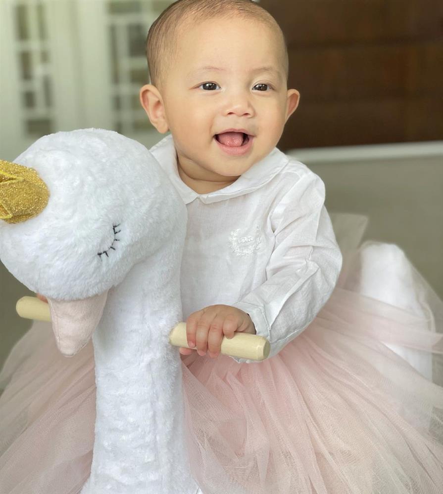 Con gái Hồ Ngọc Hà hóa công chúa đời thường, nhìn xinh muốn xỉu-3