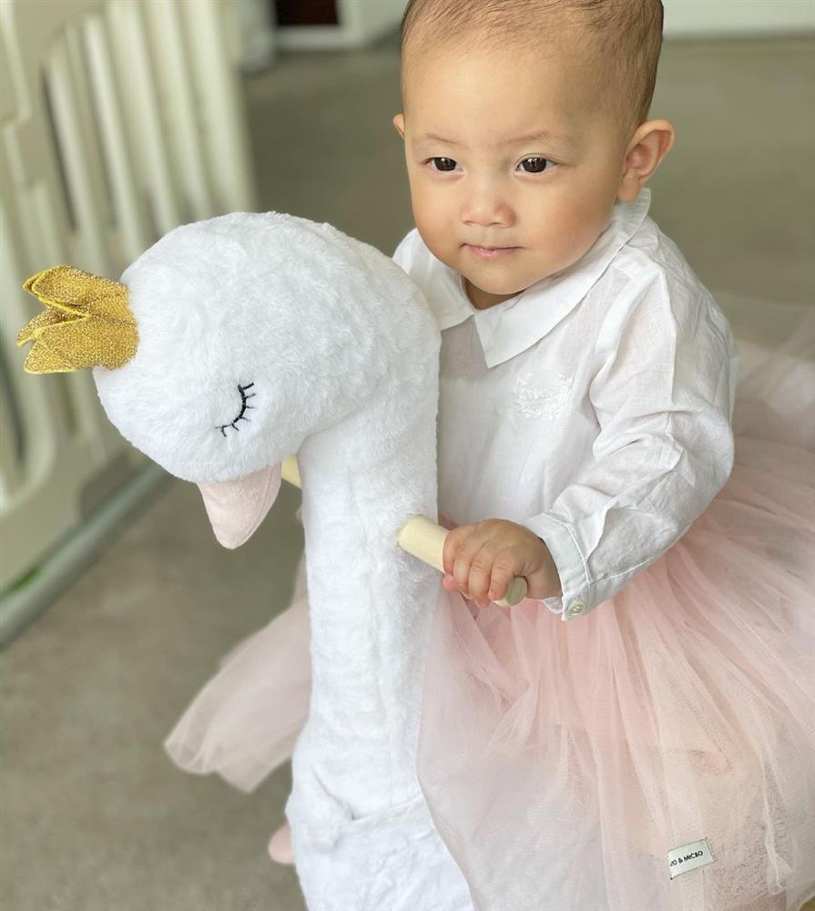 Con gái Hồ Ngọc Hà hóa công chúa đời thường, nhìn xinh muốn xỉu-4