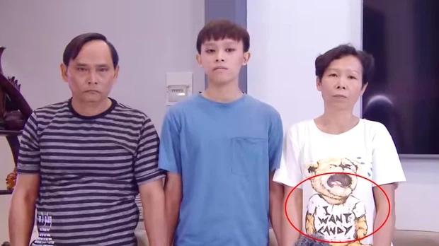 Netizen đặt nghi vấn về chiếc áo đặc biệt của mẹ Hồ Văn Cường trong clip-2