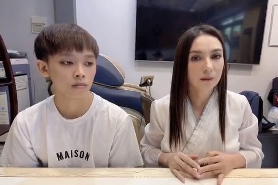 Phi Nhung làm rõ tin đồn đối xử bạc, chiếm cát-xê Hồ Văn Cường