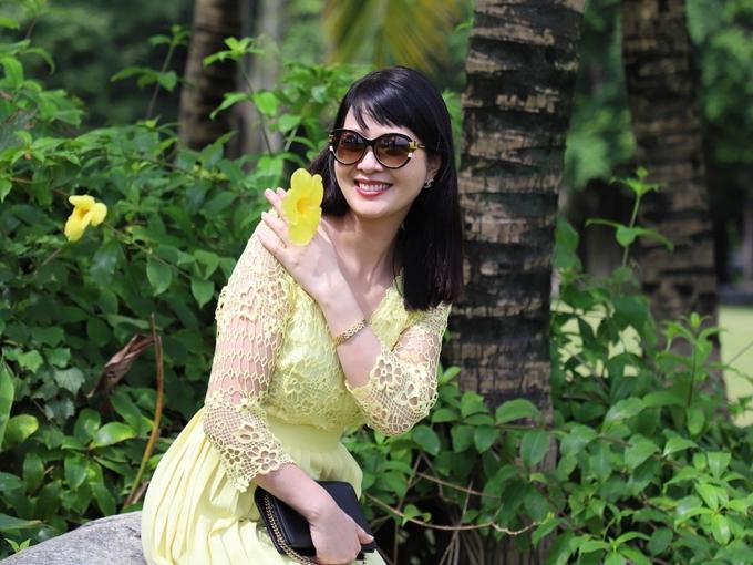 Sau đó, Tô Hương Lan kết hôn với một doanh nhân bất động sản, rất kín tiếng đời tư. "Lúc lấy chồng, tôi cũng đã 24 tuổi rồi, không còn thích hợp với sàn diễn nữa. Ai cũng có một thời thôi, những năm tháng đứng trên sàn catwalk và làm người của công chúng với tôi như thế là quá đủ. Chưa kể, nghệ thuật cũng không phải là định hướng ban đầu của tôi. Và tôi cũng như rất nhiều người phụ nữ Á Đông khác đều coi gia đình là quan trọng hàng đầu", cô chia sẻ năm 2005.