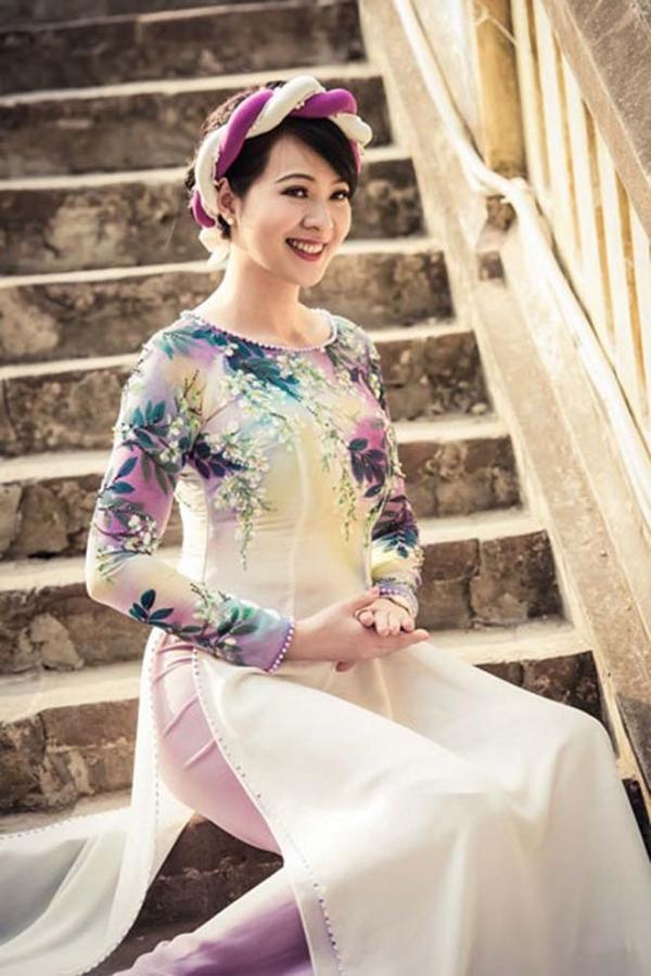 Đến năm 2017, Á hậu Việt Nam mới hiếm hoi tái xuất, trình diễn thời trang. Tô Hương Lan không hoạt động showbiz nên thông tin về cô thời điểm này gần như không nhiều người biết.