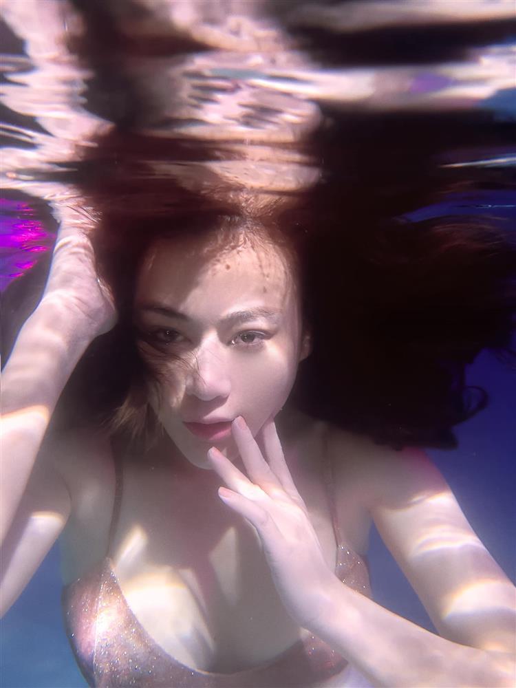 Phương Oanh đóng giả nàng tiên cá ai ngờ lại hóa khúc giò đại dương-9