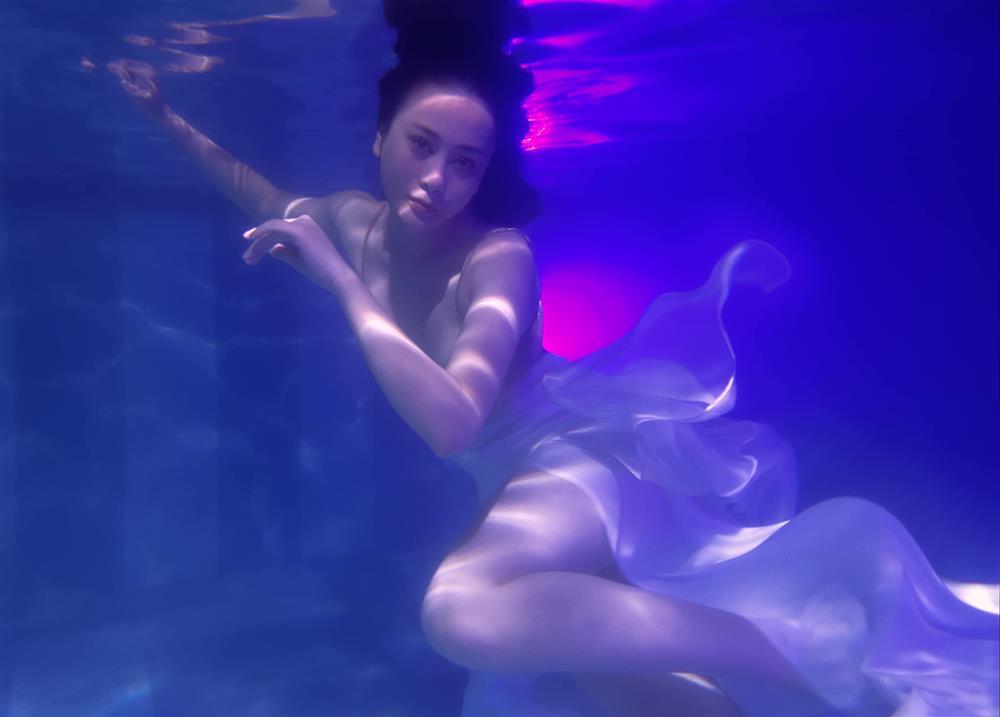 Phương Oanh đóng giả nàng tiên cá ai ngờ lại hóa khúc giò đại dương-10