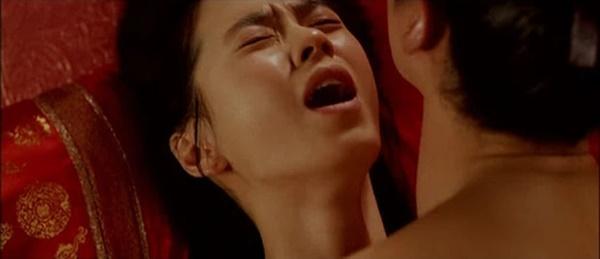 Mợ ngố Song Ji Hyo từng 40 lần đóng cảnh nóng cho 1 bộ phim-2