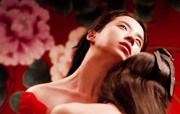 Mợ ngố Song Ji Hyo từng 40 lần đóng cảnh nóng cho 1 bộ phim-3