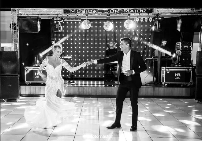 Body nghẹt thở của nữ trọng tài được đồn bắt trận Việt Nam - Malaysia-12