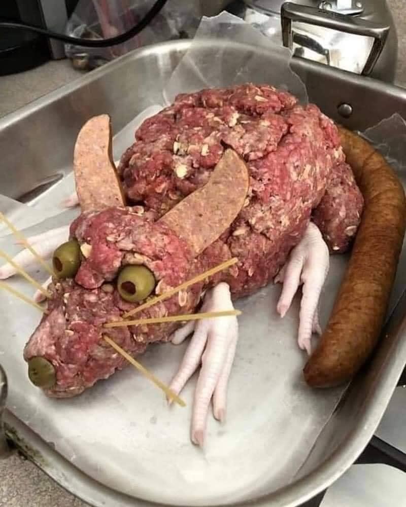 Tác phẩm nấu ăn chuột khổng lồ từ thịt xay khiến ai nhìn cũng hết hồn-1