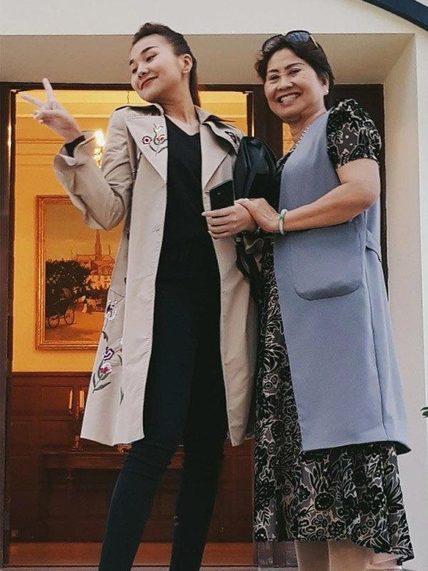 Mẹ ruột Thanh Hằng - tín đồ hàng hiệu thứ thiệt nhưng siêu kín tiếng-7