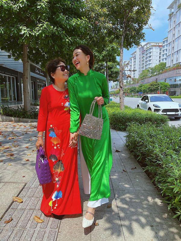 Mẹ ruột Thanh Hằng - tín đồ hàng hiệu thứ thiệt nhưng siêu kín tiếng-13