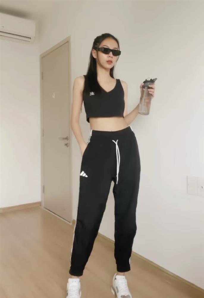 7 ngày lên đồ độc - đẹp - đa phong cách như Phí Phương Anh dù chỉ ở nhà-4