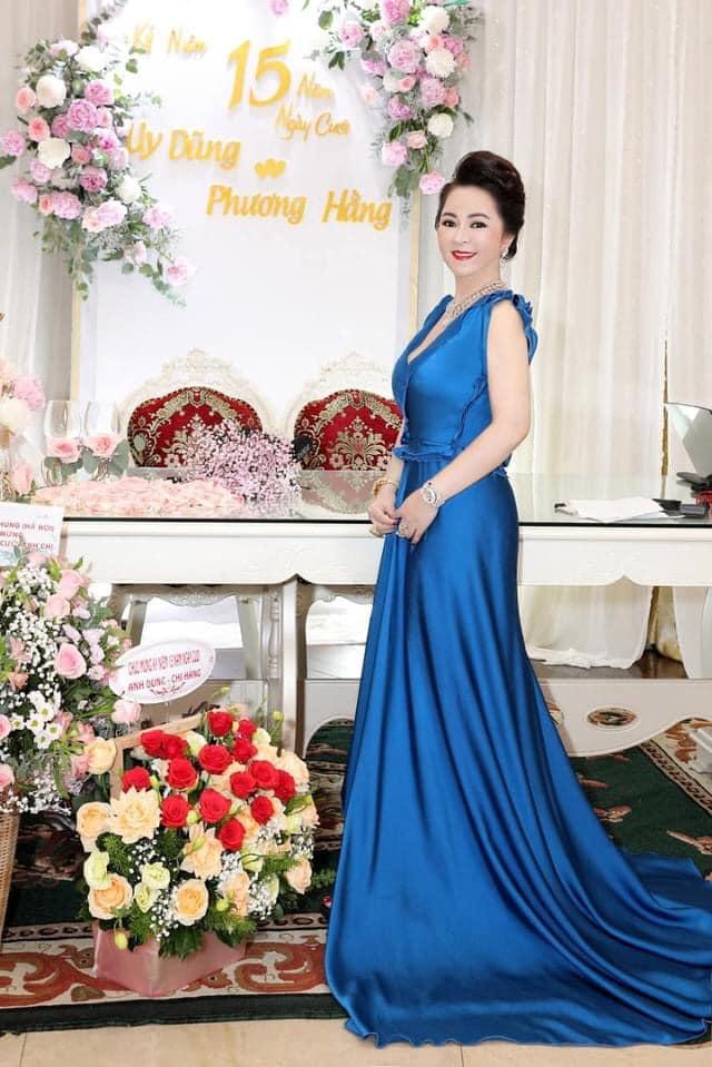 Bà Hằng khoe 11 năm ngày cưới, thay liên tục 3 bộ váy phủ kim cương-10