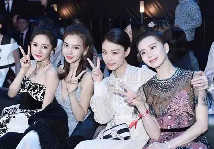 Tiểu Chương Tử Di cho Triệu Lệ Dĩnh và Dương Mịch ngửi khói-2