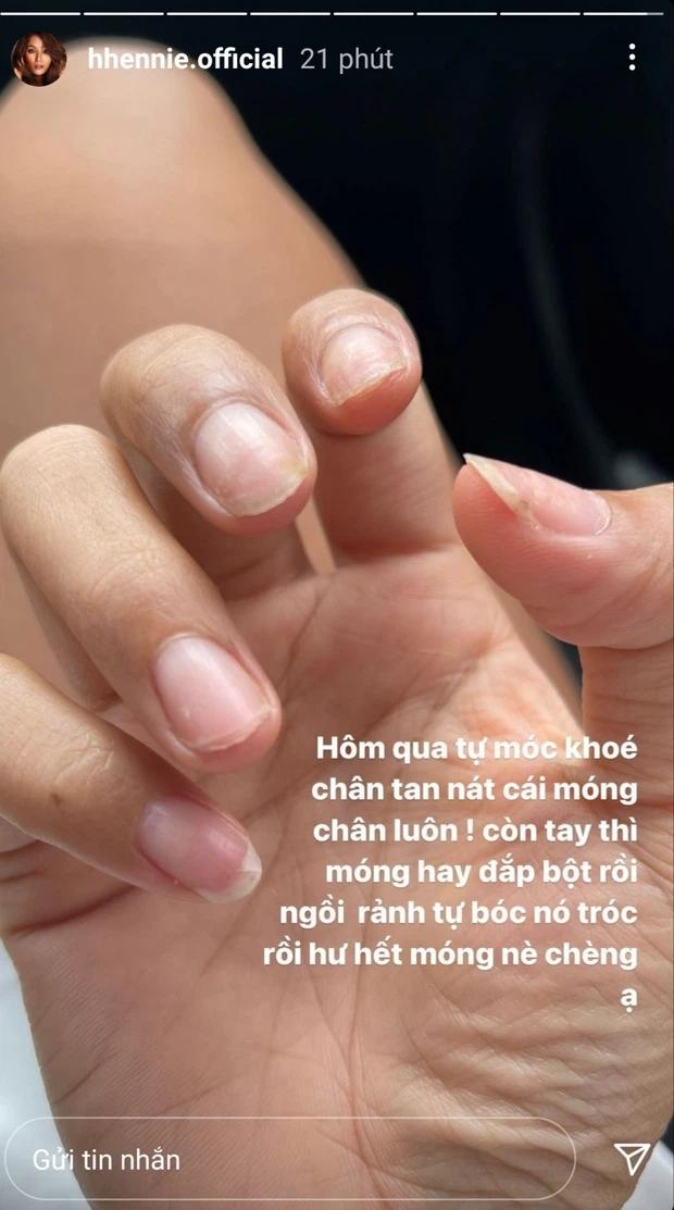 Sao Việt tự xử khi tiệm nail salon tóc đóng cửa