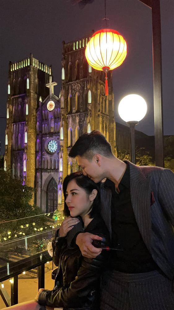 Bạn gái Huỳnh Anh đăng ảnh hôn hít cổ vũ tuyển Việt Nam-6