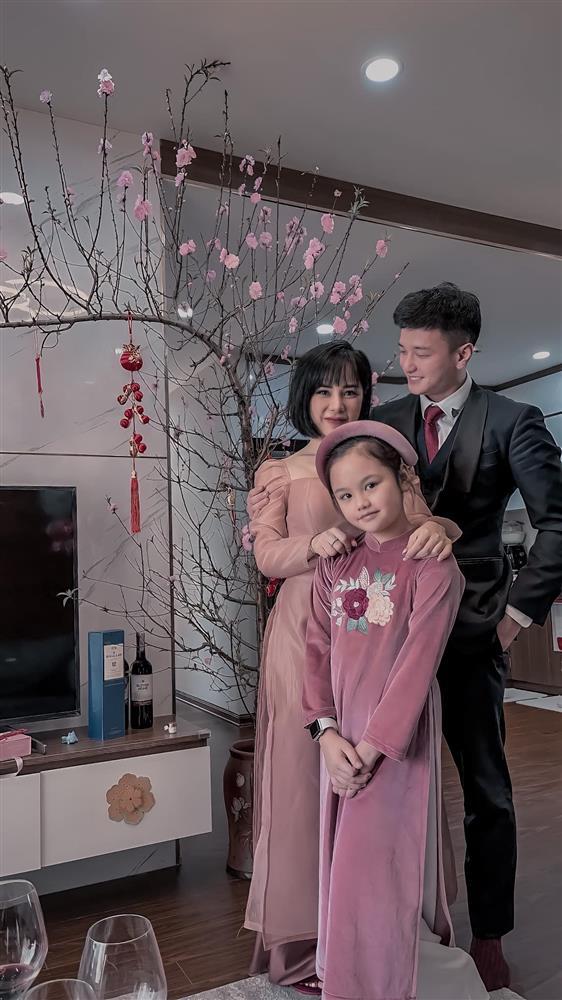 Bạn gái Huỳnh Anh đăng ảnh hôn hít cổ vũ tuyển Việt Nam-5