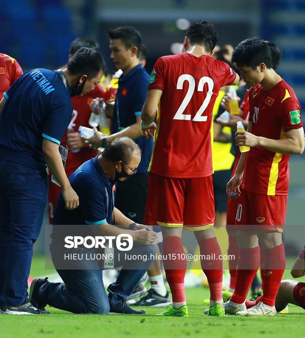 Hình ảnh không thể quên về HLV Park Hang Seo trong trận Việt Nam - Malaysia-1