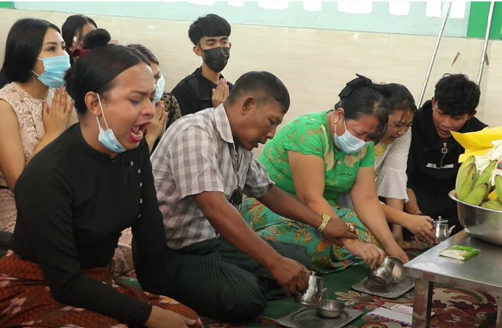 Nước mắt trong lễ tang Hoa hậu Chuyển giới Myanmar-2