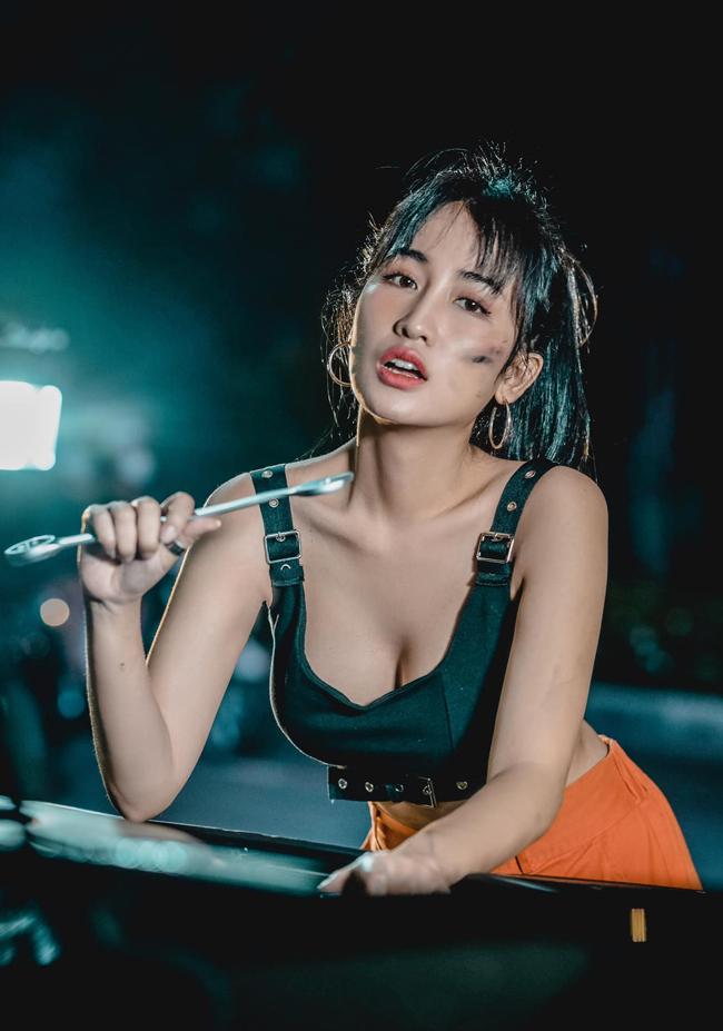 Cuộc sống dàn hotgirl gây tranh cãi vì cảnh nhạy cảm trên phim hài-17