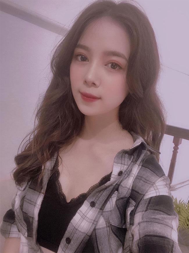 Cuộc sống dàn hotgirl gây tranh cãi vì cảnh nhạy cảm trên phim hài-26