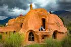 Ngôi nhà đất sét hình dáng kỳ lạ ở Colombia