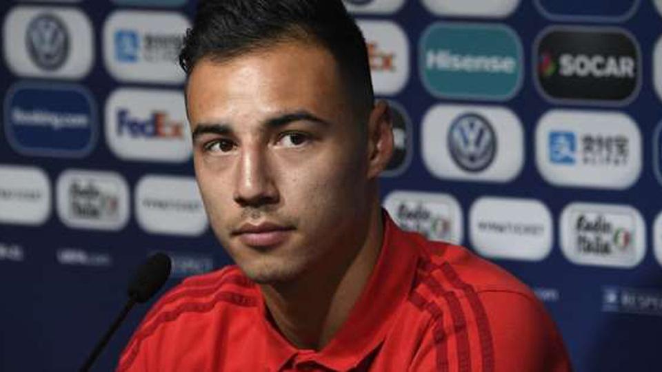 Cầu thủ nhập tịch đội Malaysia có phong cách cool ngầu-2