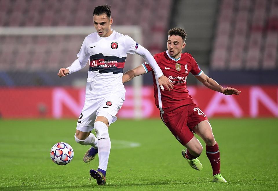 Cầu thủ nhập tịch đội Malaysia có phong cách cool ngầu-6