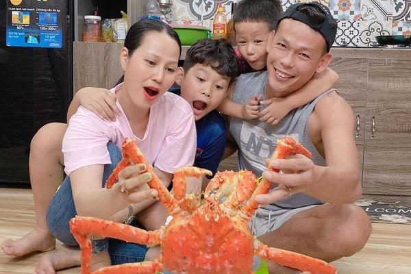 Ông chú thủ môn Tấn Trường mặn mòi thật sự, dám trêu cả phóng viên VTV lúc đang ghi hình-4