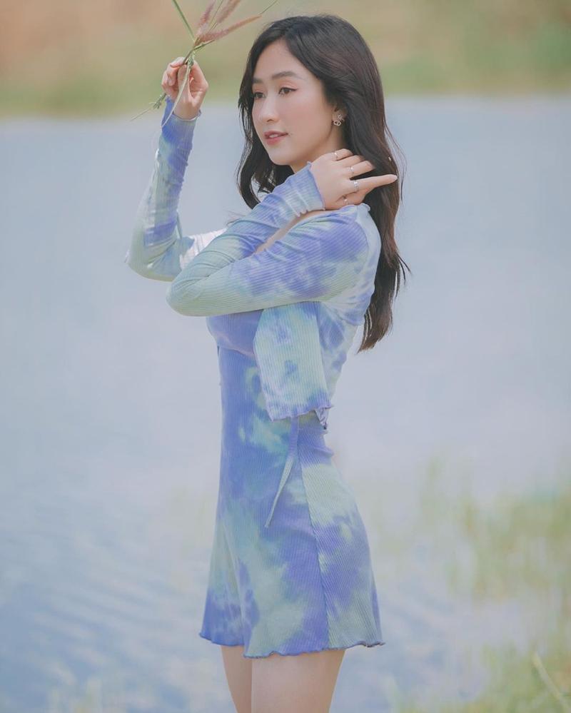 Thúy Ngân diện áo Quốc kỳ mừng tuyển Việt Nam - Kỳ Duyên ngầu đét với style golfer-3