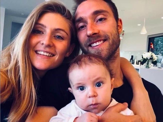 10 năm một cuộc tình cùng cô nàng làm tóc của tiền vệ Christian Eriksen đột quỵ tại Euro 2020-2