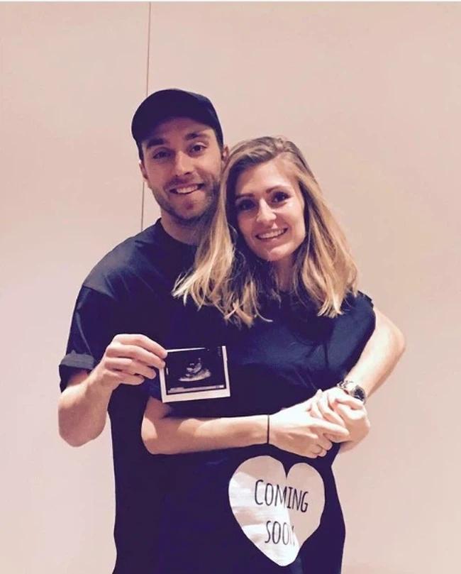 10 năm một cuộc tình cùng cô nàng làm tóc của tiền vệ Christian Eriksen đột quỵ tại Euro 2020-3