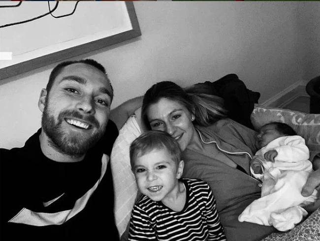 10 năm một cuộc tình cùng cô nàng làm tóc của tiền vệ Christian Eriksen đột quỵ tại Euro 2020-4