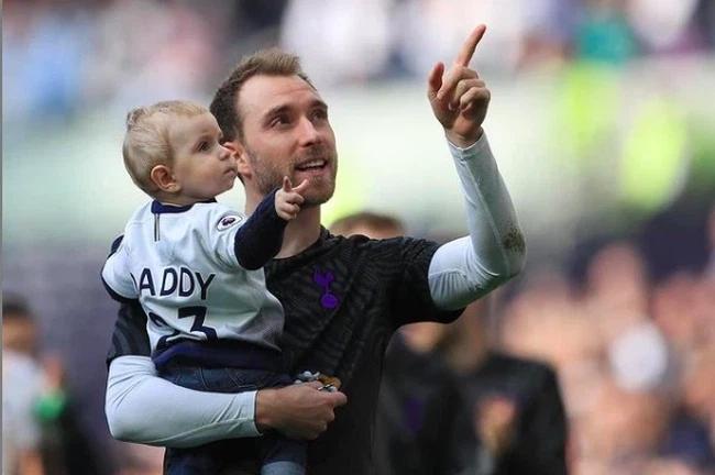 10 năm một cuộc tình cùng cô nàng làm tóc của tiền vệ Christian Eriksen đột quỵ tại Euro 2020-5