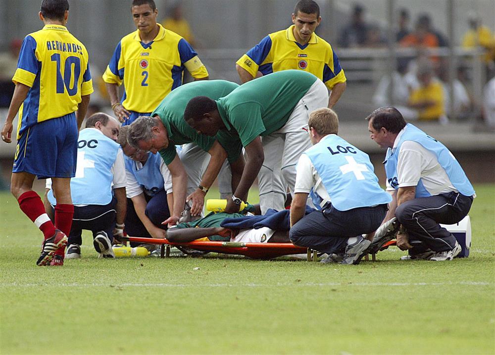 Không may như Eriksen, 5 cầu thủ qua đời ngay trên sân gồm những ai?-1