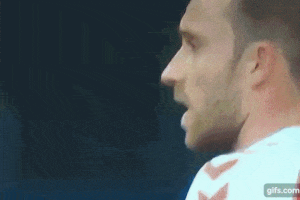 Ngôi sao bóng đá Đan Mạch bị đột quỵ khi đang thi đấu có nguy cơ giải nghệ-1