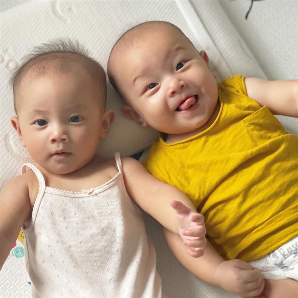 Kim Lý đưa quý tử đi bơi, dân mạng soi khoảnh khắc như 2 giọt nước-8