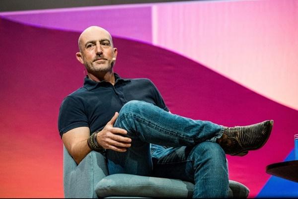 Cuộc sống của em trai tỷ phú giàu nhất thế giới-1