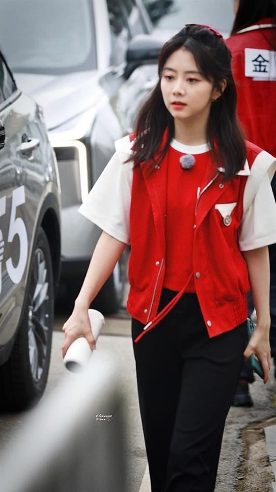 Đàm Tùng Vận bị bóc phốt đi show mà quá ít nói, fan nhắc vụ sốc tâm lý vì mẹ mất-2