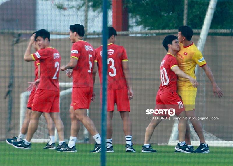 Ảnh nóng của Công Phượng và Tấn Trường trước trận gặp UAE-1