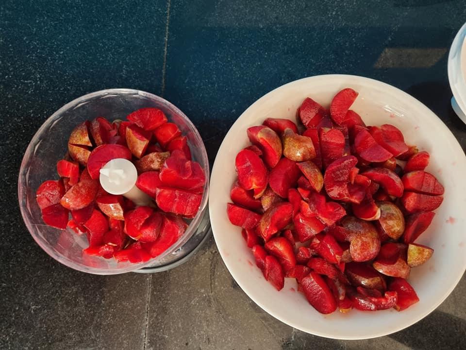 Mận đang cuối mùa, tranh thủ học công thức làm sốt mận ăn kèm gì cũng ngon-3