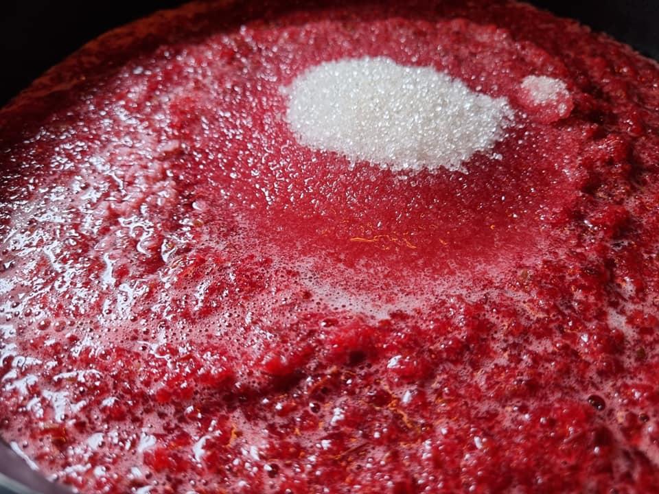 Mận đang cuối mùa, tranh thủ học công thức làm sốt mận ăn kèm gì cũng ngon-5