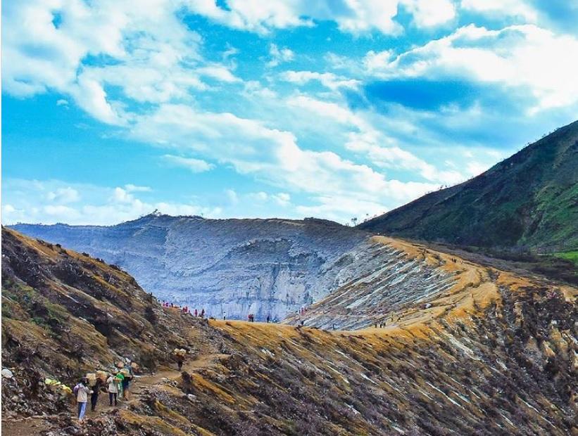 Ngọn núi lửa có 1-0-2 trên thế giới sở hữu dung nham xanh-3