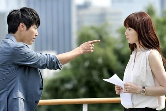 Tin lời hứa sẽ bỏ vợ, sau 3 năm anh bồi thường cho tôi ít tiền còn nói lời gây sốc