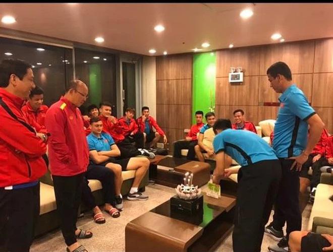 Thầy Park đầu têu học trò úp bánh kem vào mặt Hồng Duy, kết thật bất ngờ-9