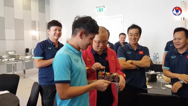 Thầy Park đầu têu học trò úp bánh kem vào mặt Hồng Duy, kết thật bất ngờ-1